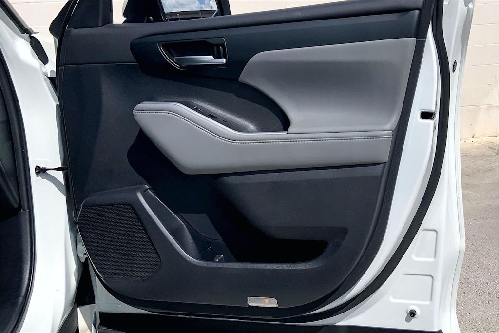 Thumbnail: 2021 Toyota Highlander - 28