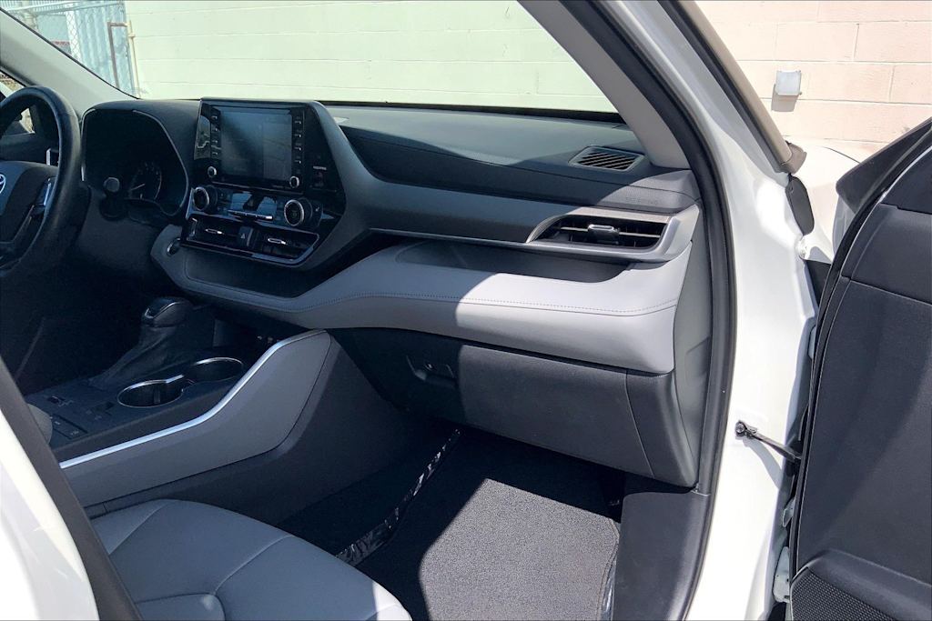 Thumbnail: 2021 Toyota Highlander - 15