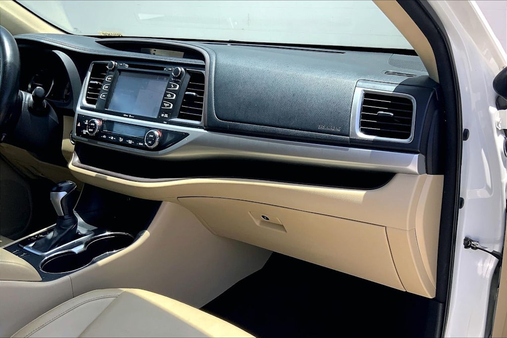 Thumbnail: 2014 Toyota Highlander - 15