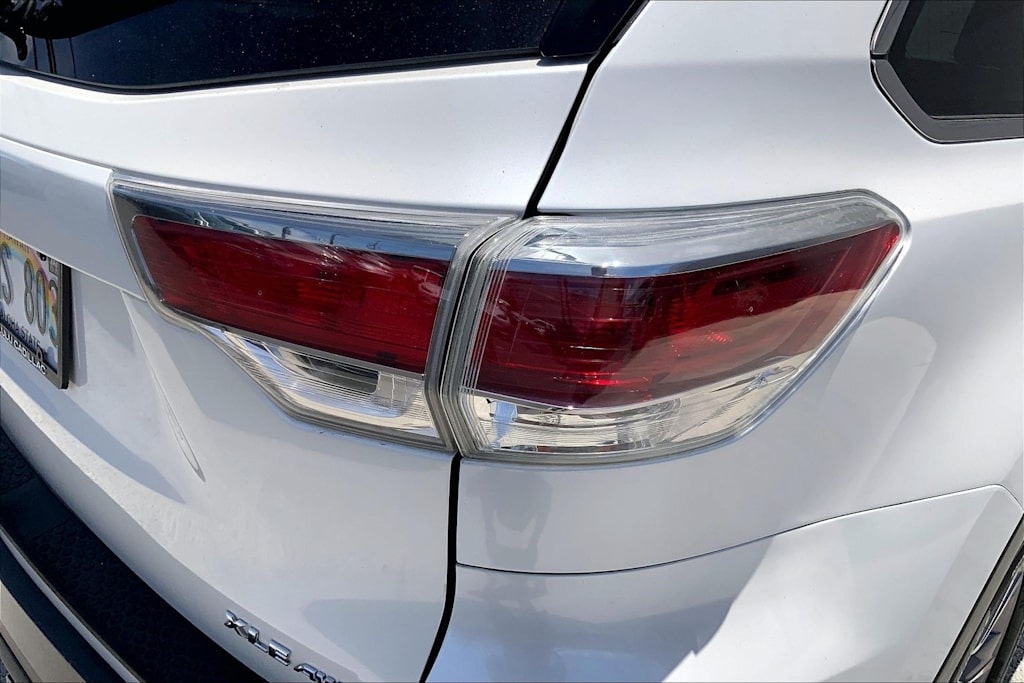Thumbnail: 2014 Toyota Highlander - 32