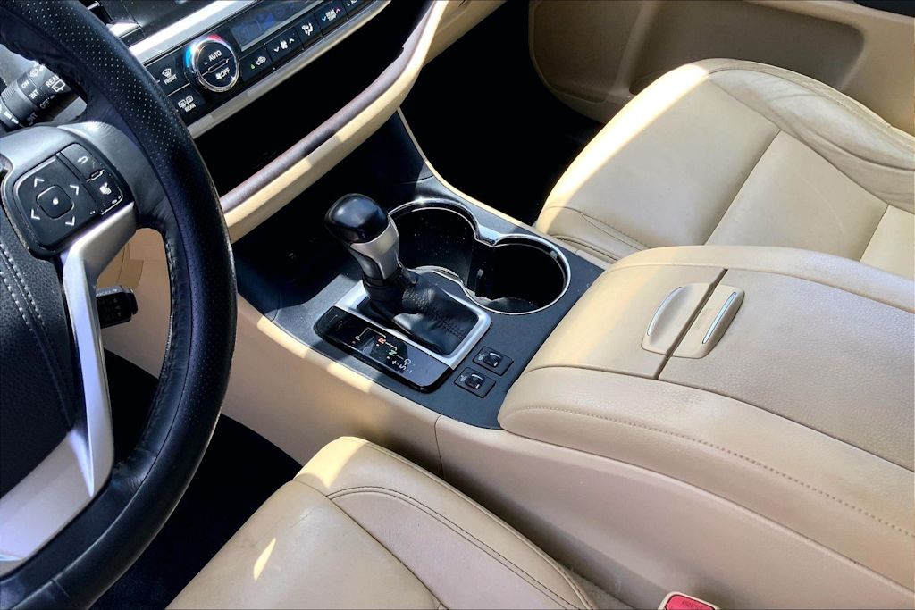 Thumbnail: 2014 Toyota Highlander - 17