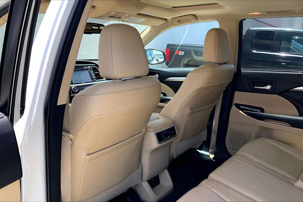 Thumbnail: 2014 Toyota Highlander - 13
