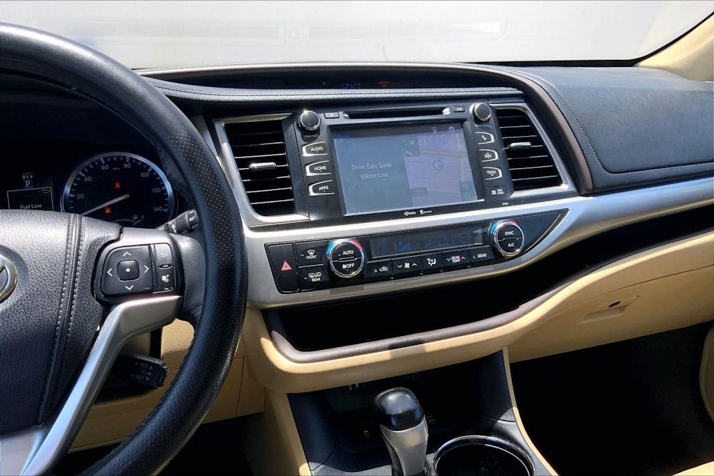 Thumbnail: 2014 Toyota Highlander - 16