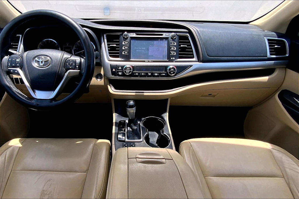 Thumbnail: 2014 Toyota Highlander - 10
