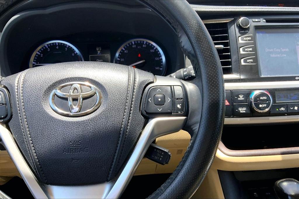 Thumbnail: 2014 Toyota Highlander - 25