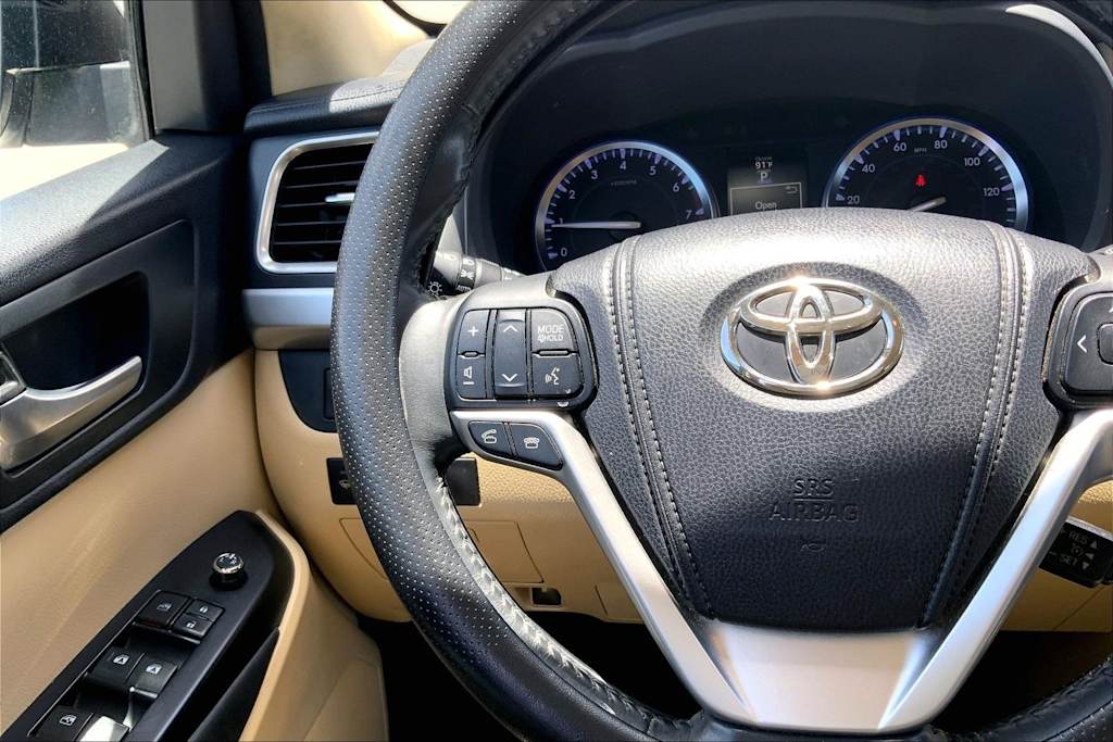 Thumbnail: 2014 Toyota Highlander - 24