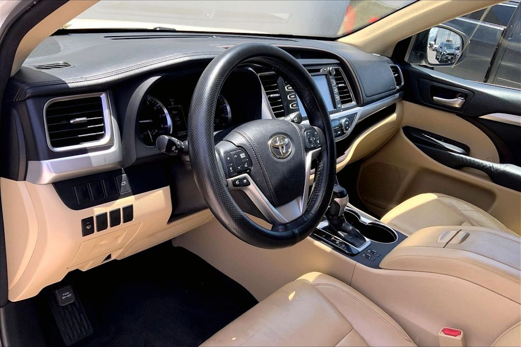 Thumbnail: 2014 Toyota Highlander - 2
