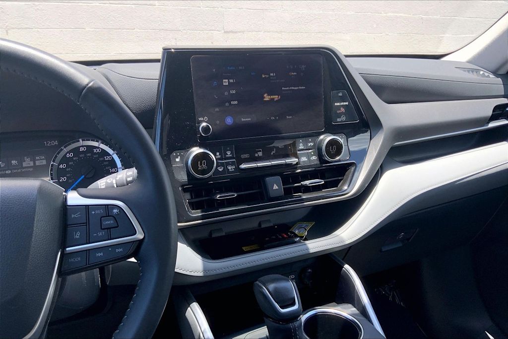 Thumbnail: 2025 Toyota Highlander - 15