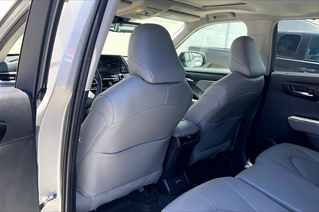 Thumbnail: 2025 Toyota Highlander - 13