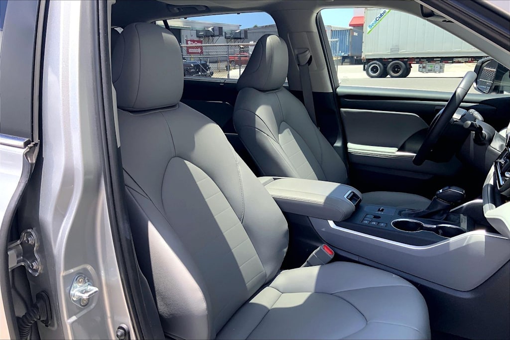 Thumbnail: 2025 Toyota Highlander - 12