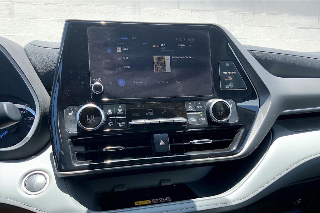 Thumbnail: 2025 Toyota Highlander - 34