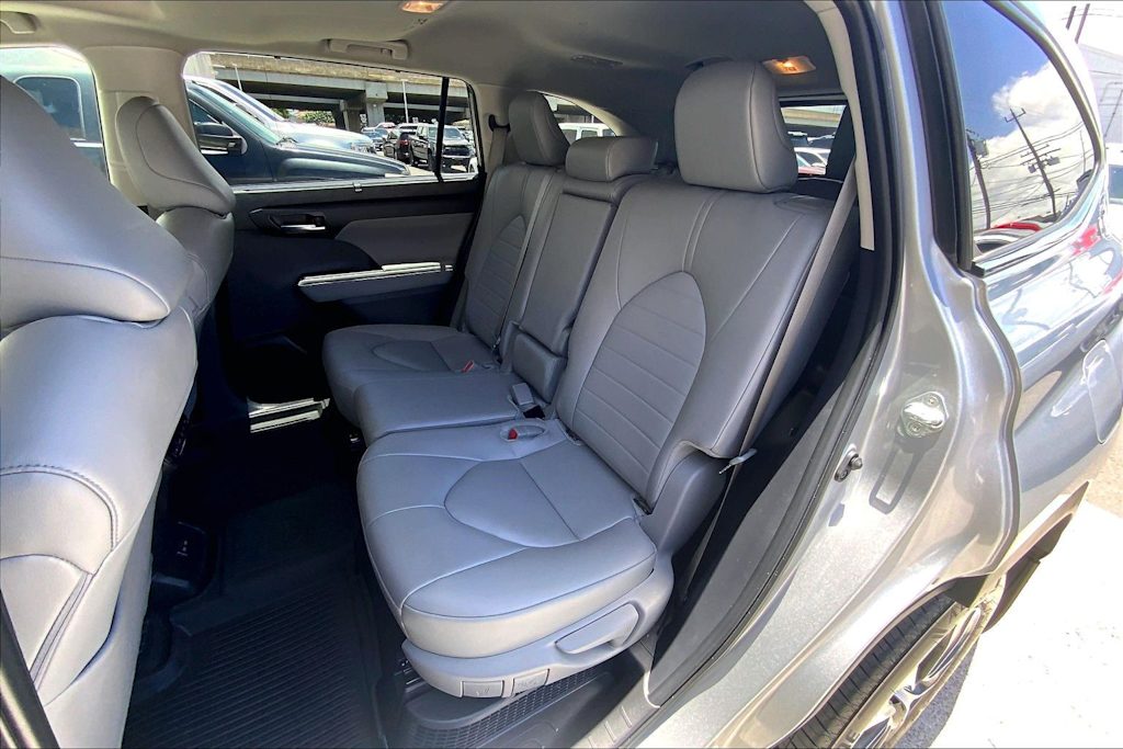 Thumbnail: 2025 Toyota Highlander - 29