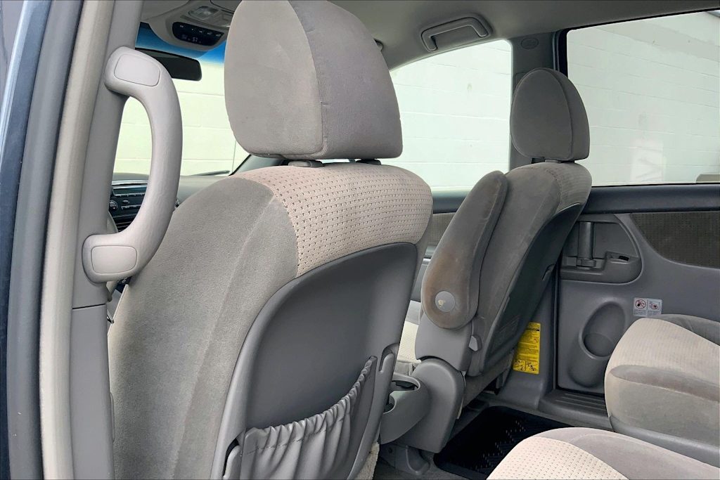 Thumbnail: 2010 Toyota Sienna - 12