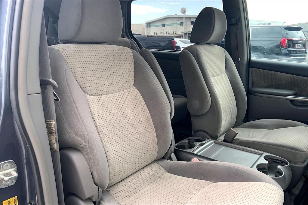 Thumbnail: 2010 Toyota Sienna - 11