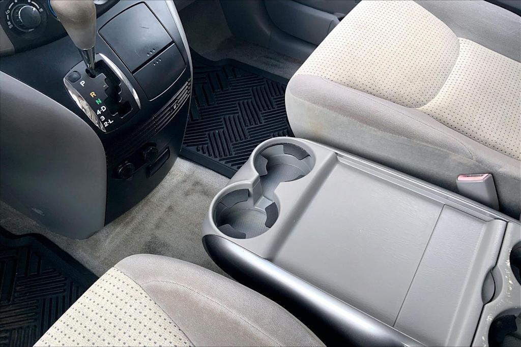 Thumbnail: 2010 Toyota Sienna - 16