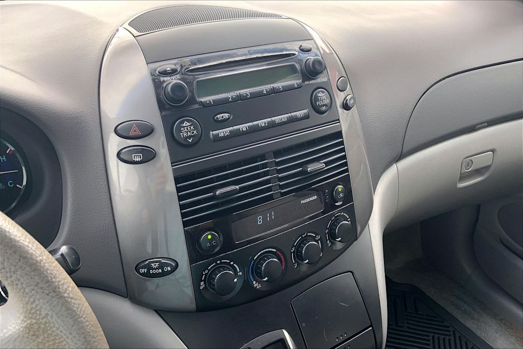 Thumbnail: 2010 Toyota Sienna - 15