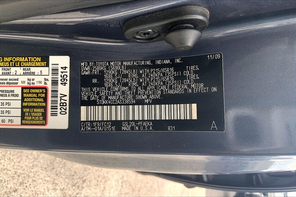 Thumbnail: 2010 Toyota Sienna - 18