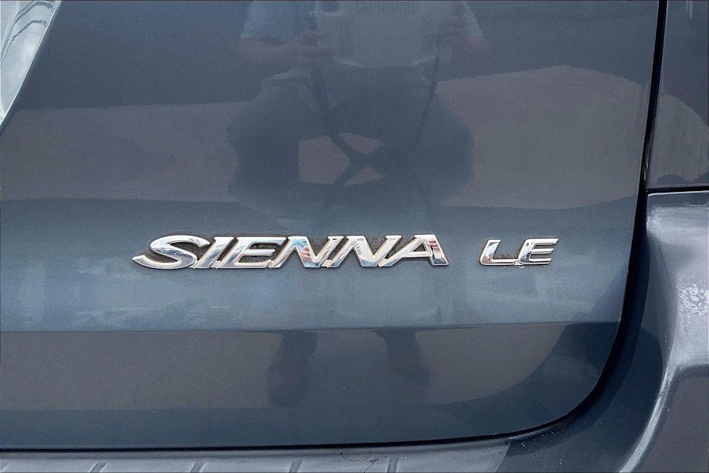 Thumbnail: 2010 Toyota Sienna - 7