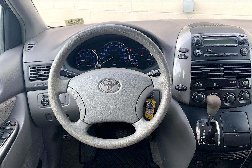 Thumbnail: 2010 Toyota Sienna - 13