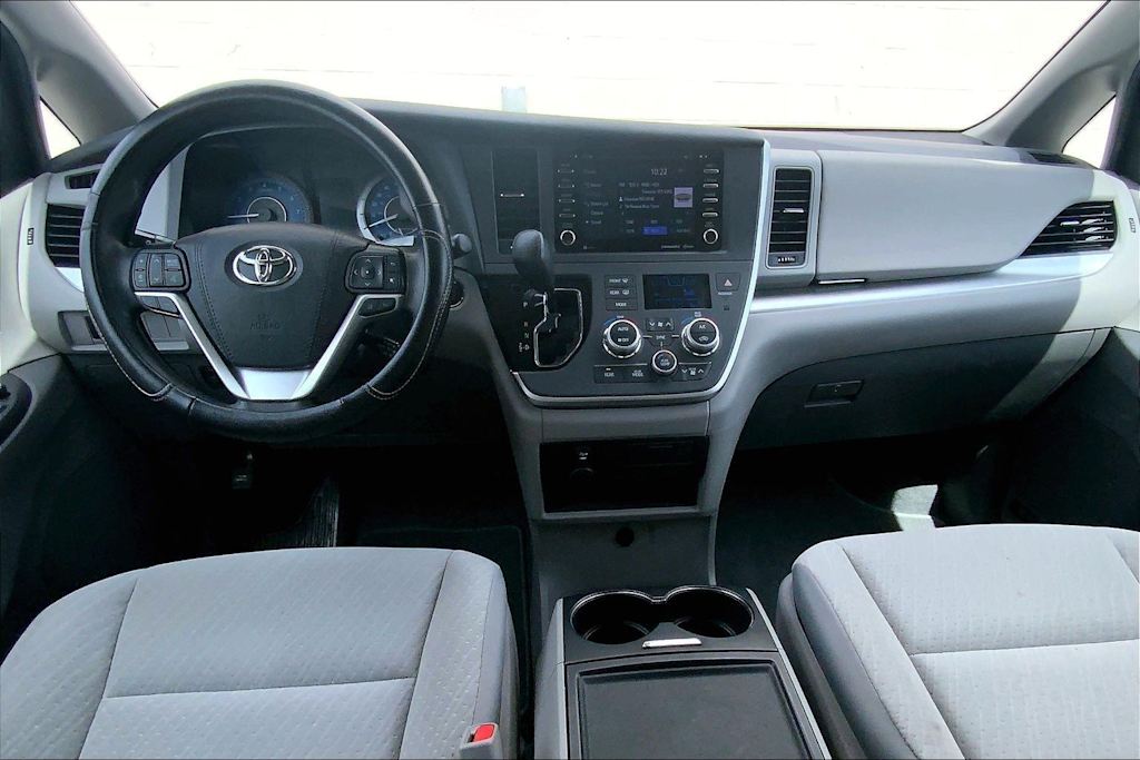 Thumbnail: 2020 Toyota Sienna - 10