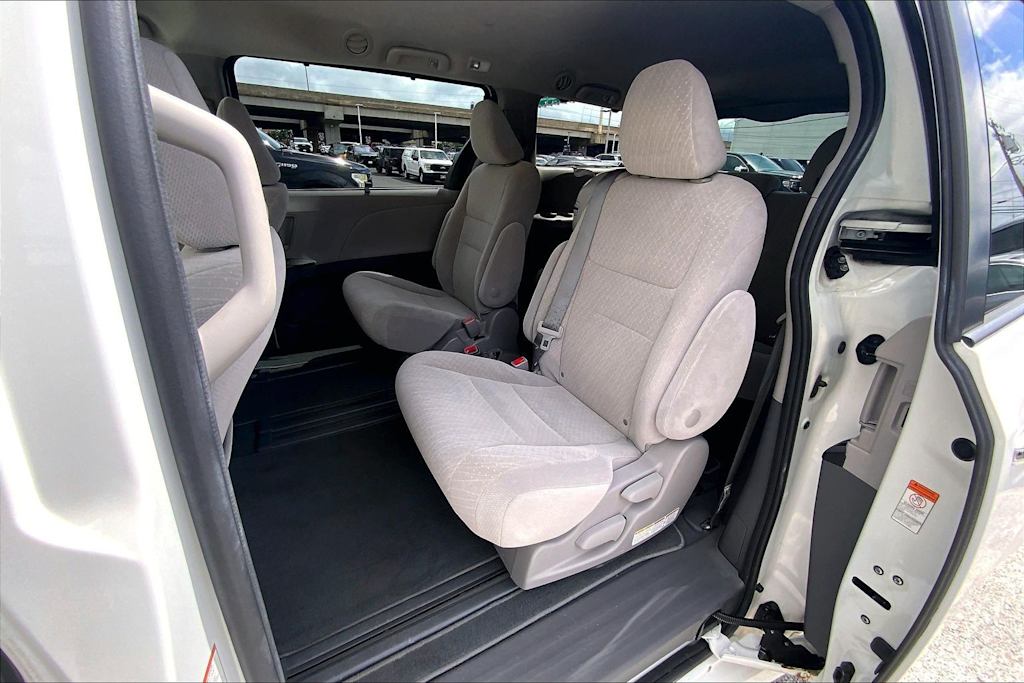 Thumbnail: 2020 Toyota Sienna - 29