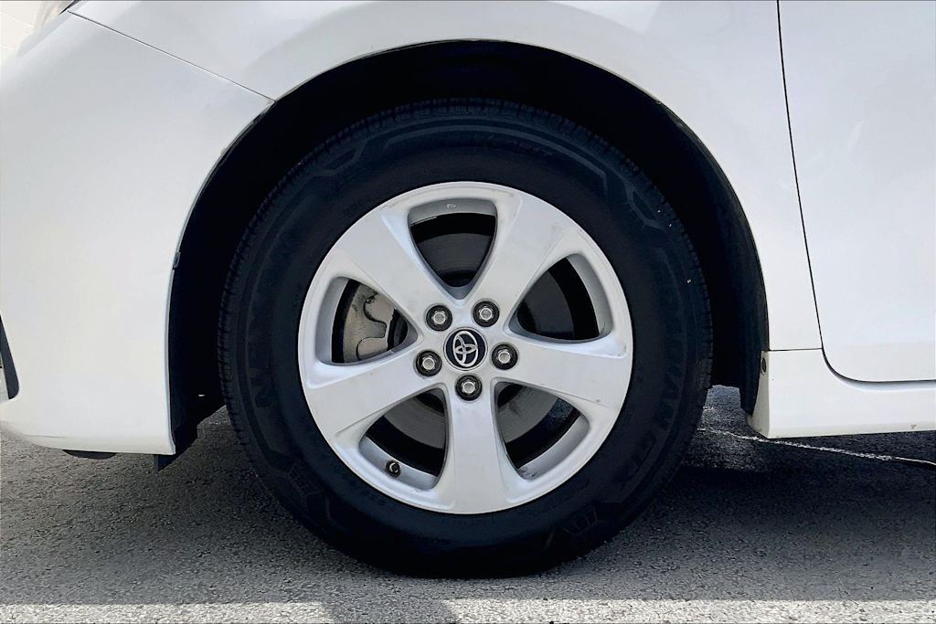 Thumbnail: 2020 Toyota Sienna - 8