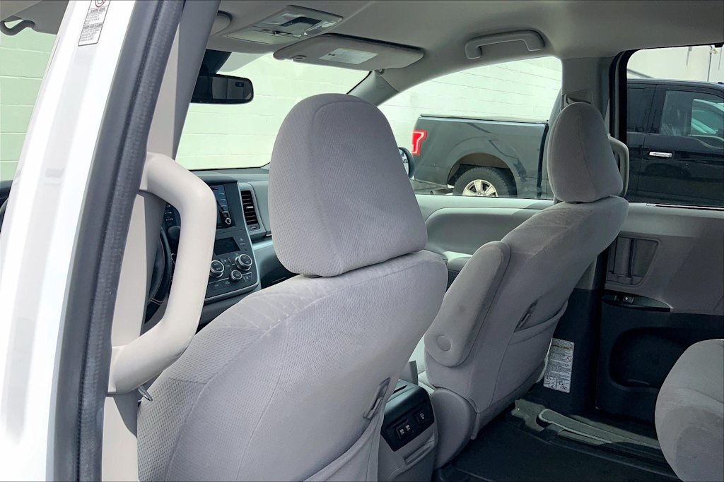 Thumbnail: 2020 Toyota Sienna - 13