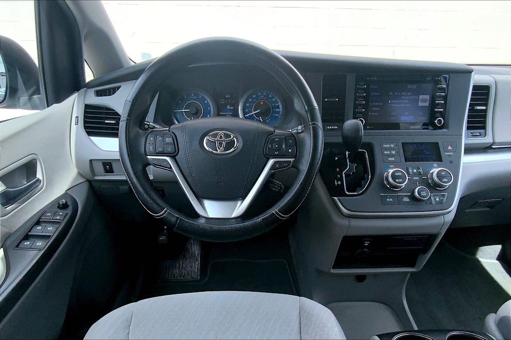 Thumbnail: 2020 Toyota Sienna - 14