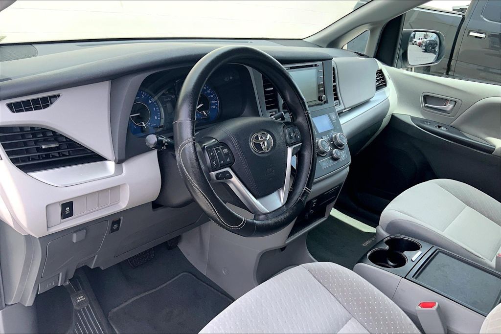 Thumbnail: 2020 Toyota Sienna - 2