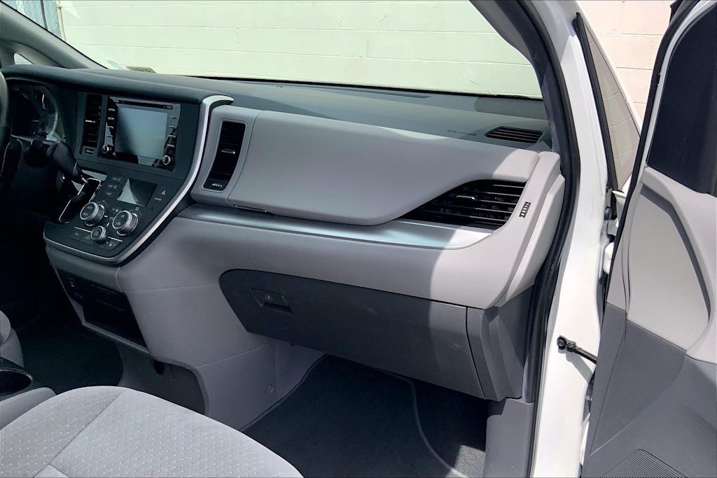 Thumbnail: 2020 Toyota Sienna - 23
