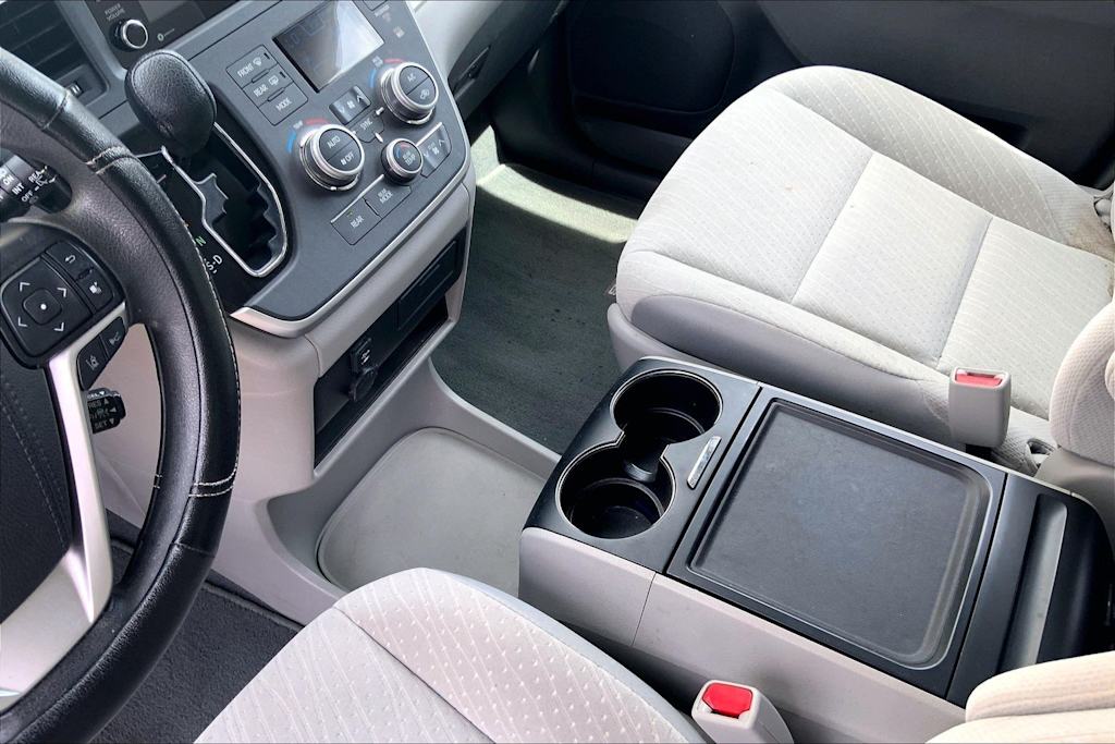 Thumbnail: 2020 Toyota Sienna - 15