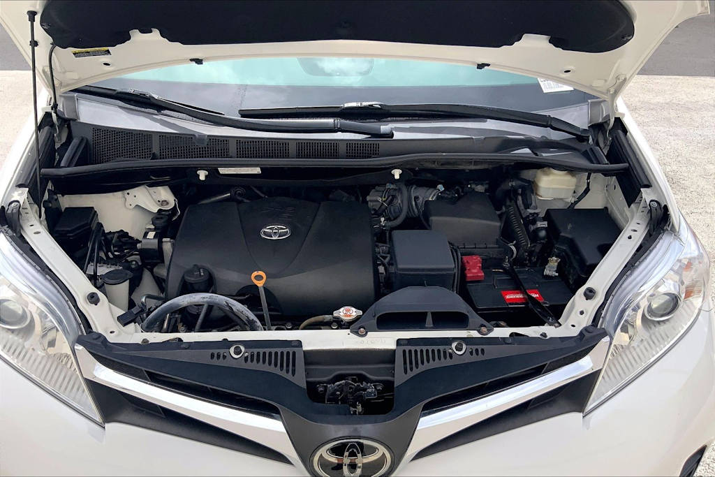 Thumbnail: 2020 Toyota Sienna - 9