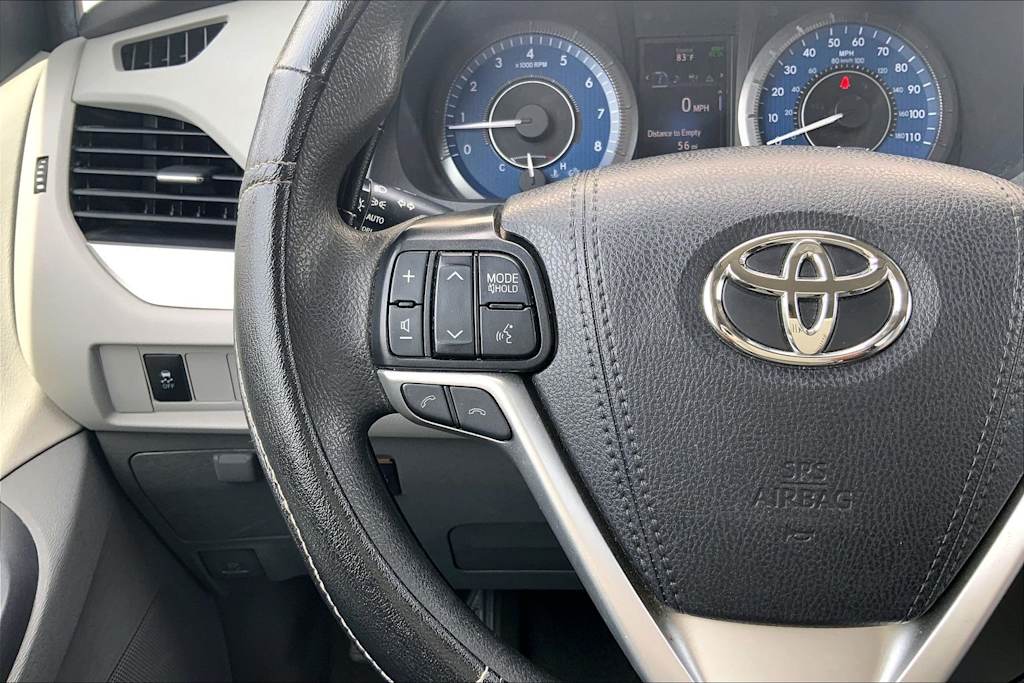 Thumbnail: 2020 Toyota Sienna - 24