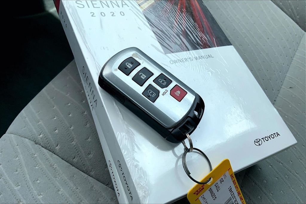 Thumbnail: 2020 Toyota Sienna - 19