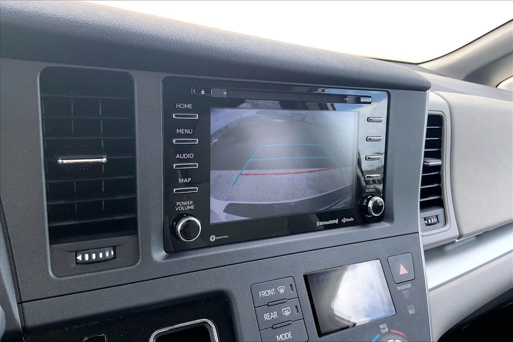 Thumbnail: 2020 Toyota Sienna - 26