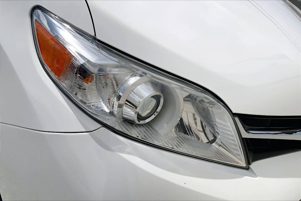 Thumbnail: 2020 Toyota Sienna - 31