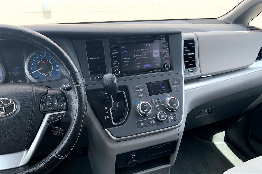 Thumbnail: 2020 Toyota Sienna - 16