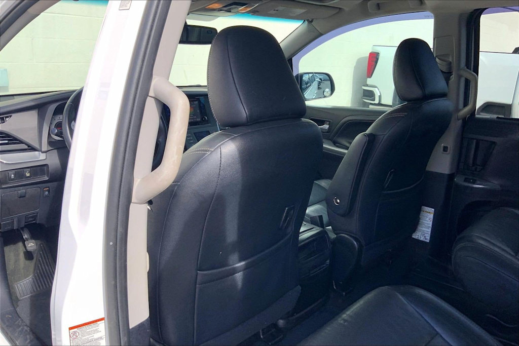 Thumbnail: 2015 Toyota Sienna - 13