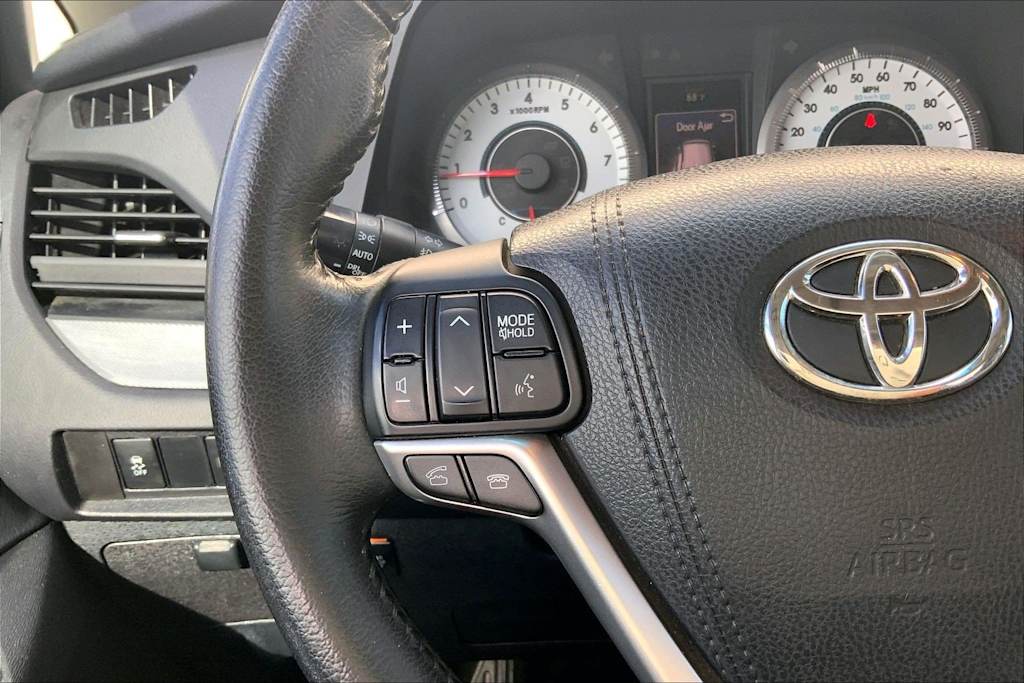 Thumbnail: 2015 Toyota Sienna - 24