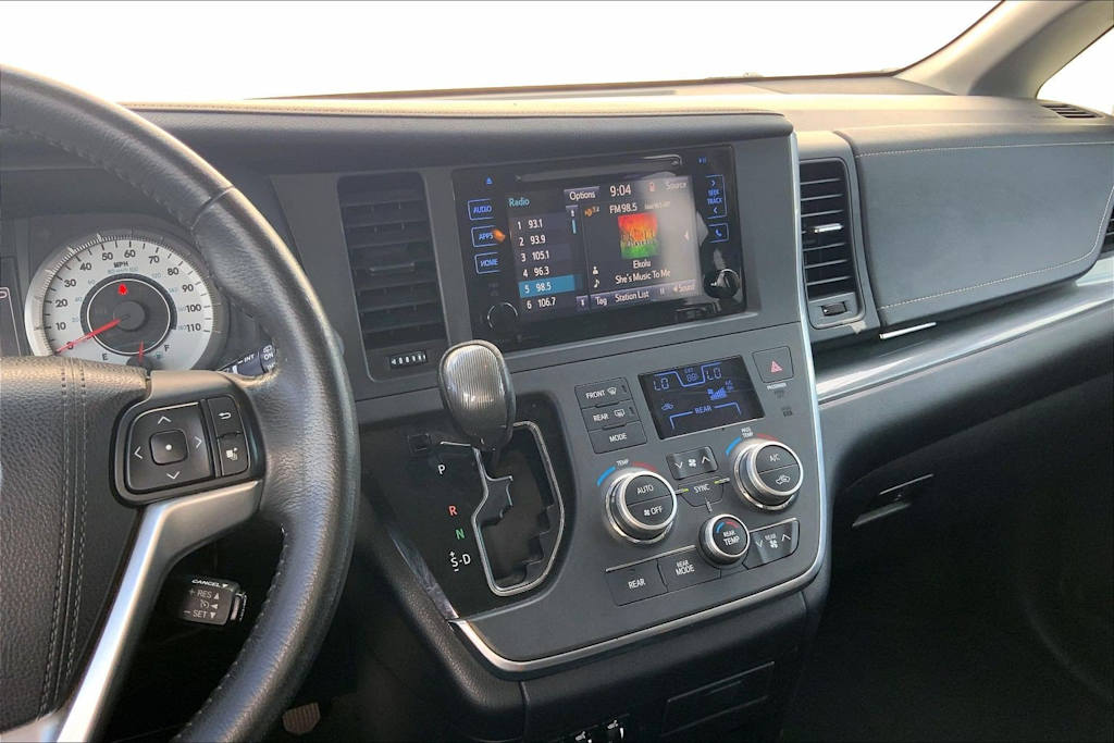 Thumbnail: 2015 Toyota Sienna - 15