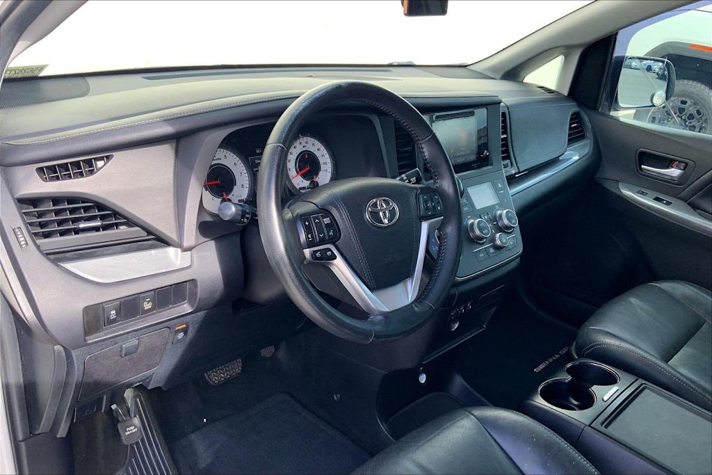 Thumbnail: 2015 Toyota Sienna - 2