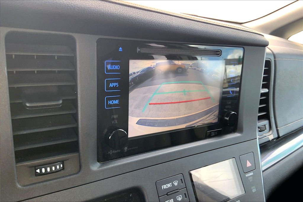 Thumbnail: 2015 Toyota Sienna - 26