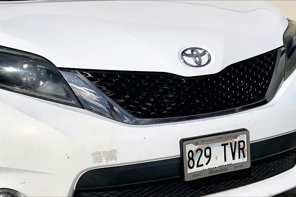 Thumbnail: 2015 Toyota Sienna - 33