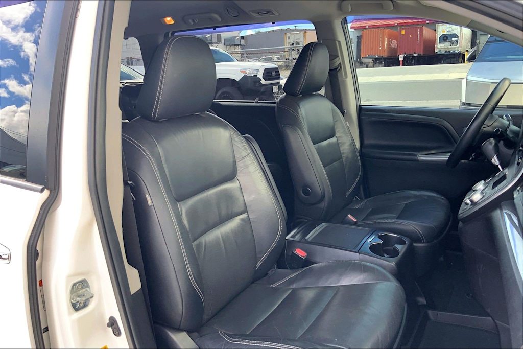 Thumbnail: 2015 Toyota Sienna - 12