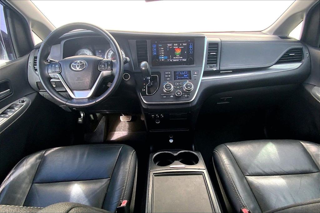 Thumbnail: 2015 Toyota Sienna - 10