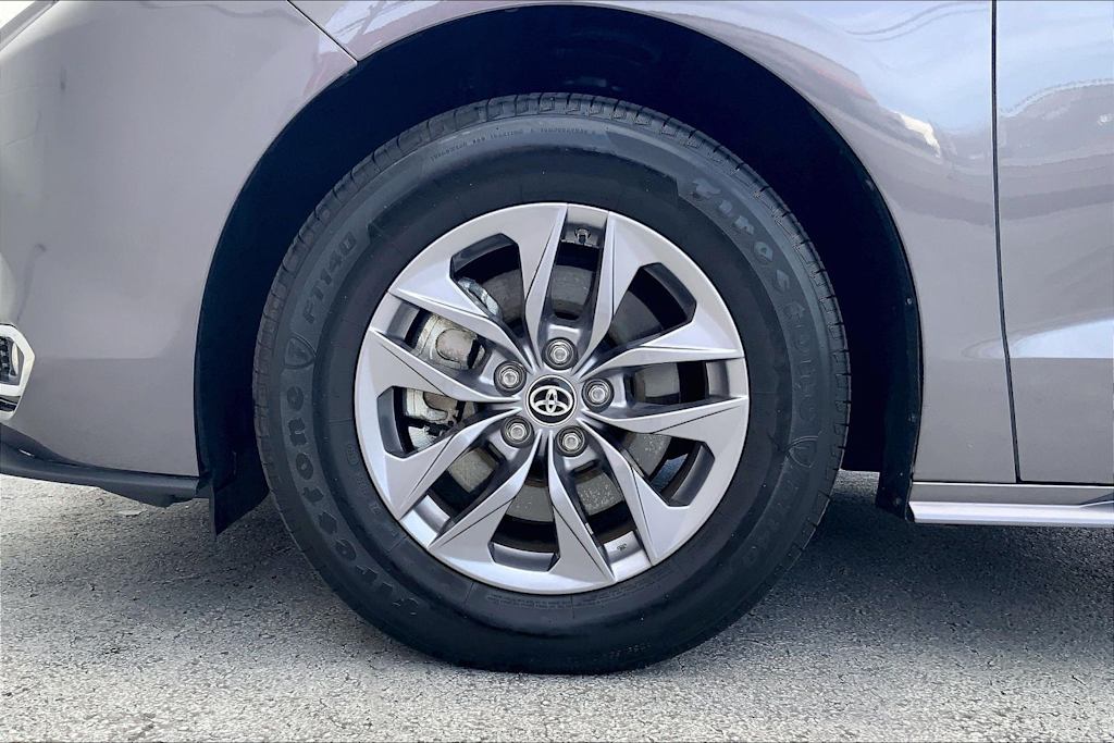 Thumbnail: 2024 Toyota Sienna - 8
