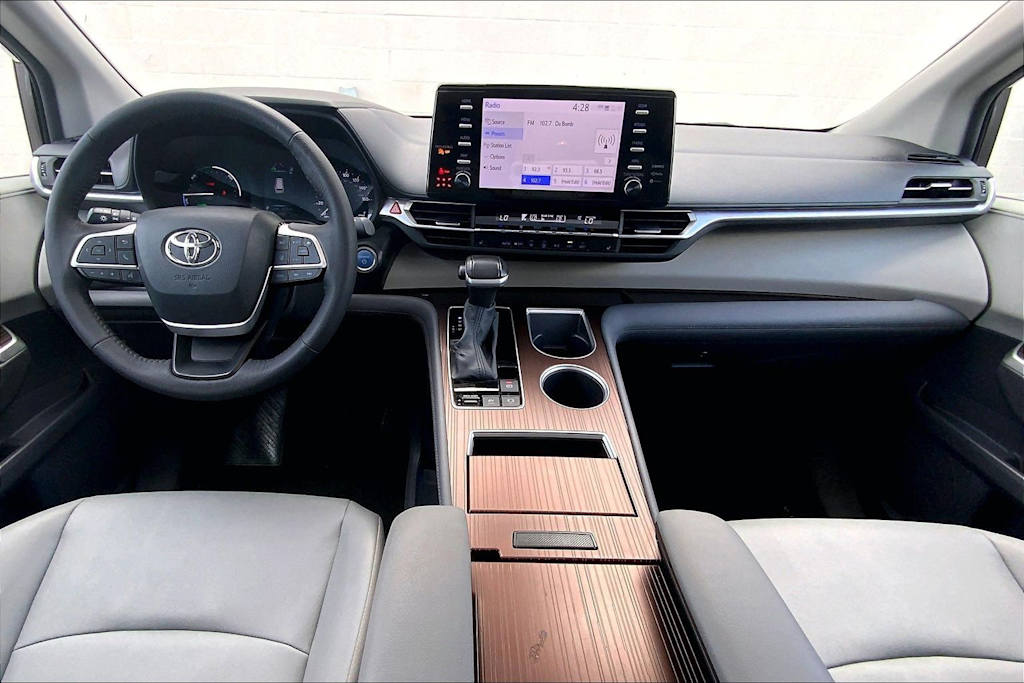 Thumbnail: 2024 Toyota Sienna - 10
