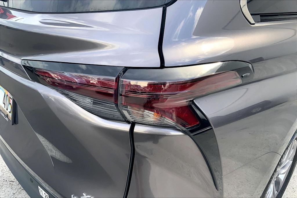 Thumbnail: 2024 Toyota Sienna - 32