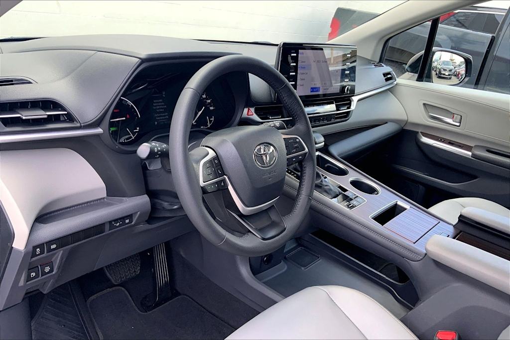 Thumbnail: 2024 Toyota Sienna - 2