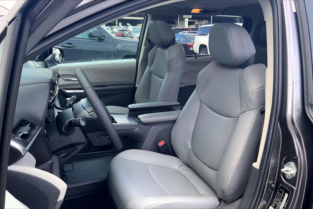 Thumbnail: 2024 Toyota Sienna - 11